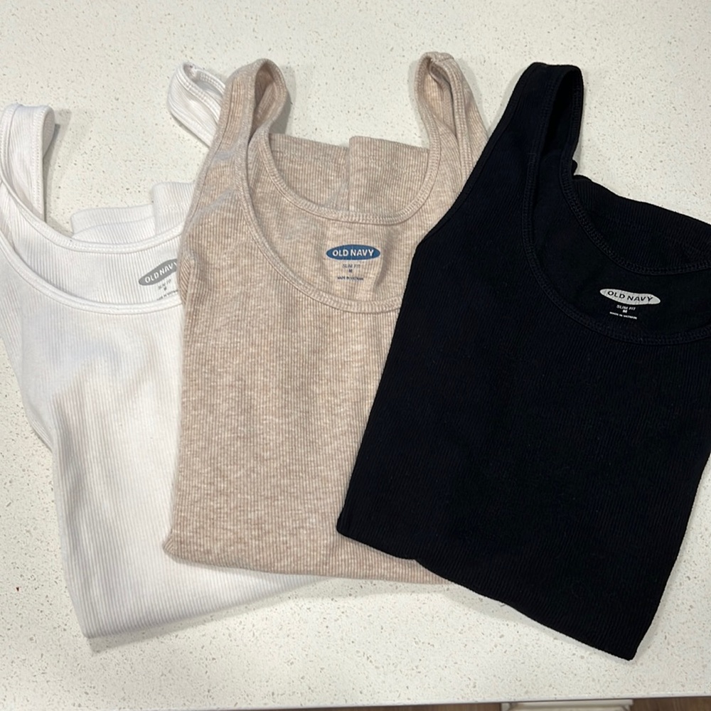 3 OLD NAVY TANK TOPS🍊